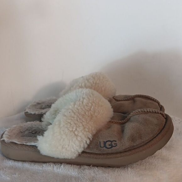 UGG Tan Suede Slippers with Cream Shearling - Picture 1 of 5